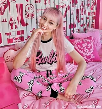 Barefoot Dreams × Barbie ロゴ フーディ＆パンツ 上下セット Barefoot Dreams × Barbie ロゴ フーディ＆パンツ 上下セット