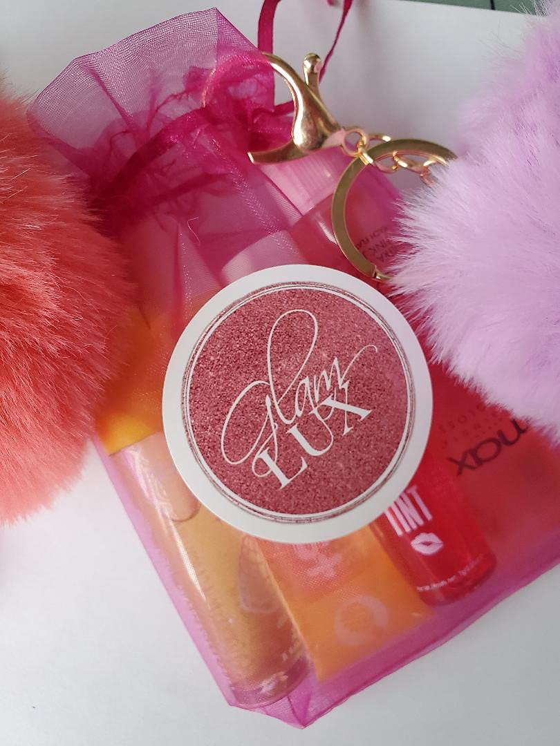 mystery bundle lip loss set of 4 lip gloss, lip stains, lippies, lipstick, lip polish girls/women lip gloss gift sets & pompom keychain