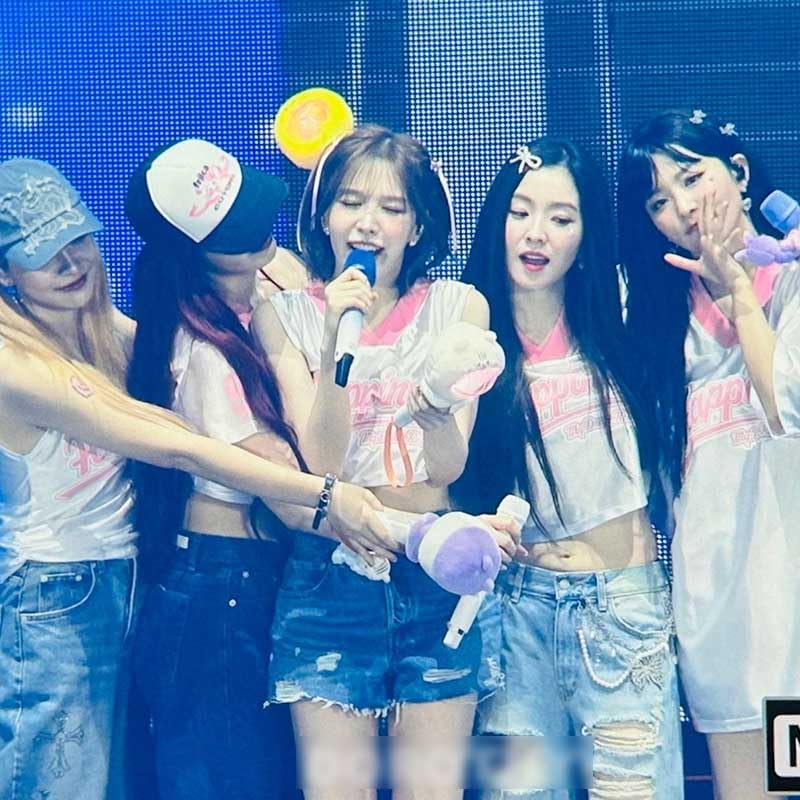 【トレカ無し】Red Velvet SEULGI MD Tシャツ　ホワイト トレカ無し】Red Velvet SEULGI MD Tシャツ ホワイト