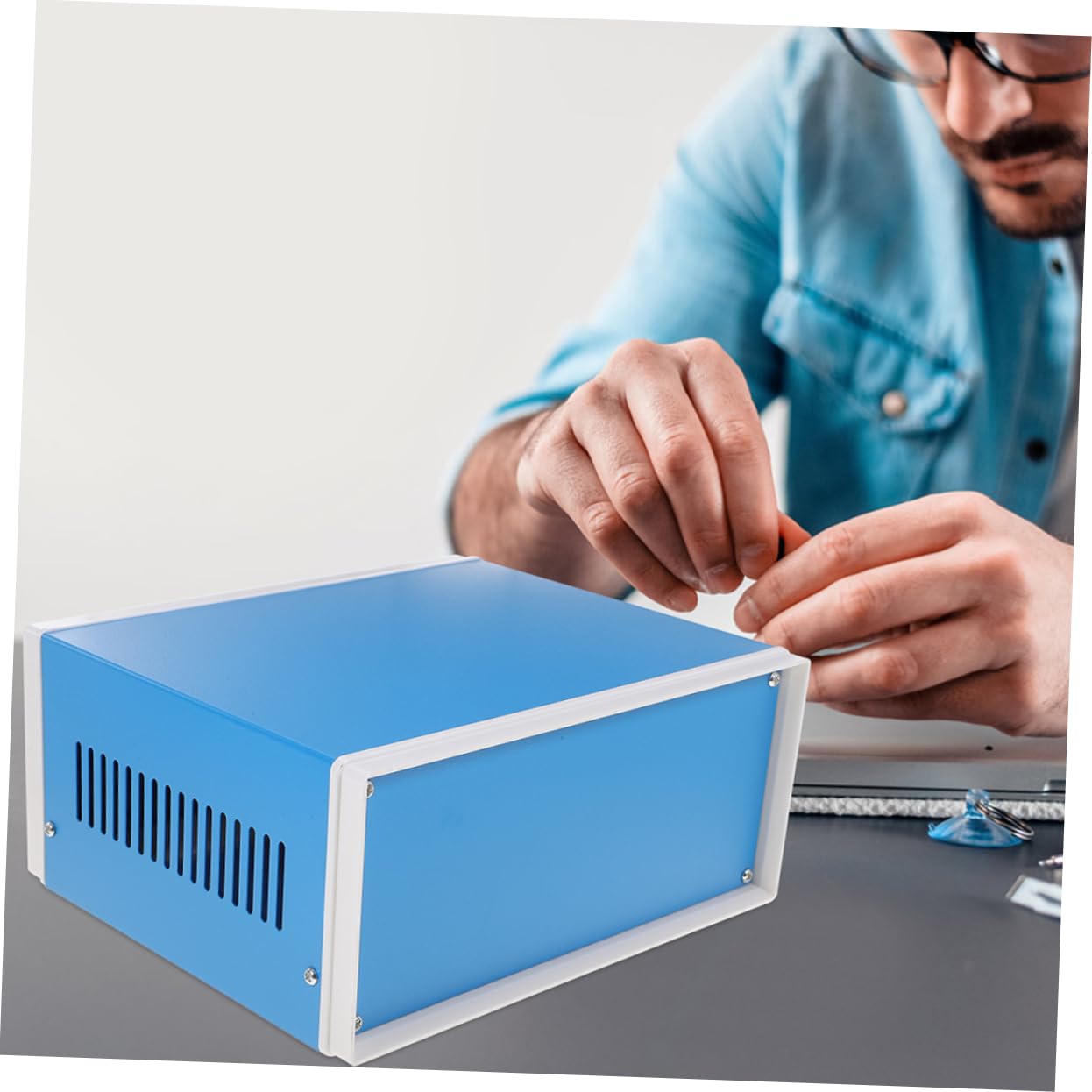 Caja Metálica Protección Activa y Fácil Instalación para Conexiones Electrónicas Adecuado para Estaciones de Metro y Aeropuertos