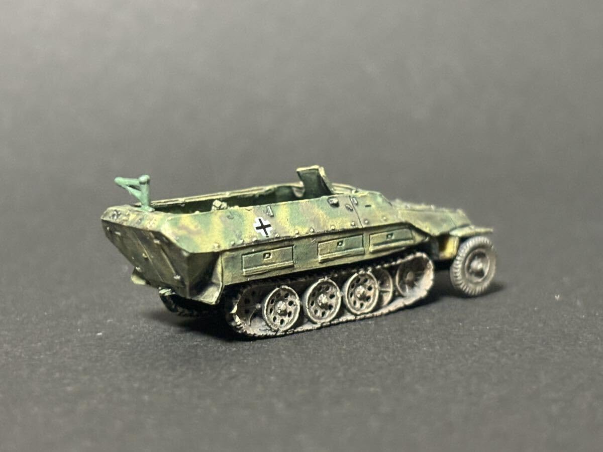 Amazon | WTM5 1/144 Sd.Kfz.251Dハーフトラック 3色迷彩グリーン