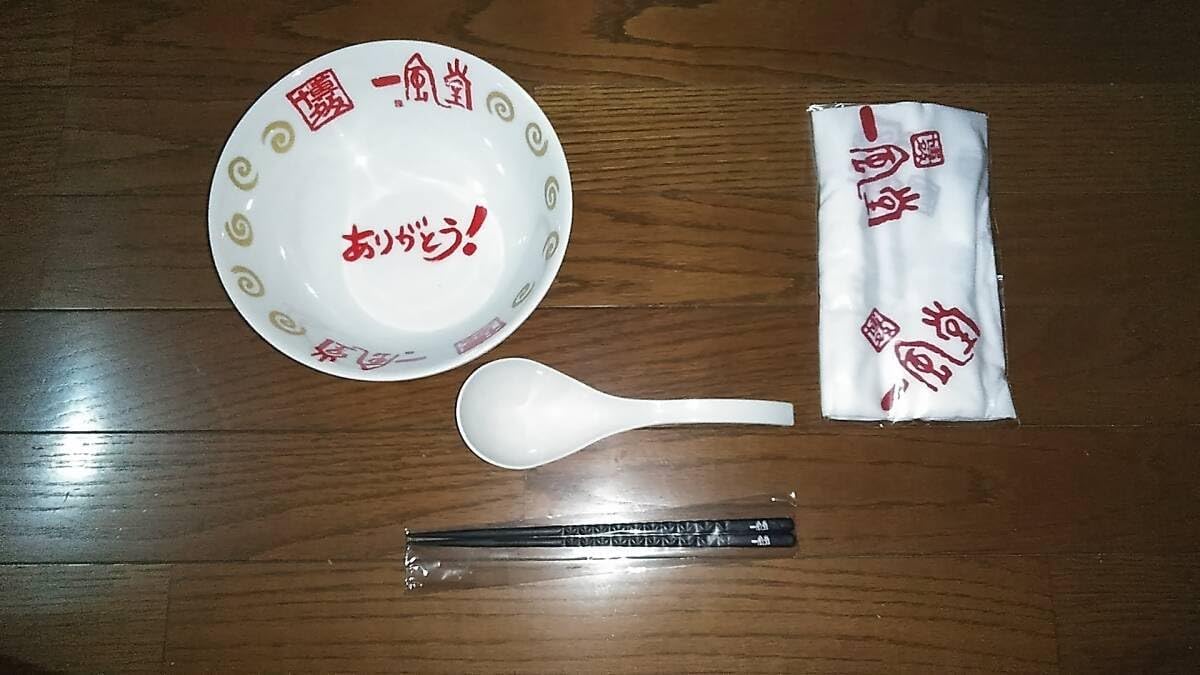 【新品】獅白ぼたん 誕生日記念2023 「麺屋ぼたん」どんぶり＆茶碗セット Amazon.co.jp: 獅白ぼたん 誕生日記念2023 「麺屋ぼたん