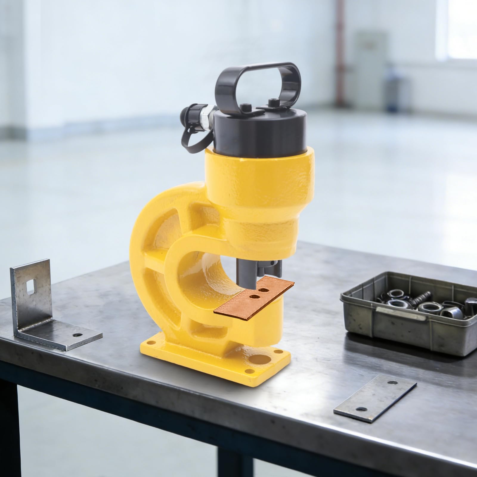 Perforatrice idraulica 31T, con 4 fustelle | Regolabile per fori di diverse dimensioni con 4 matrici e sporgenza di 95 mm per punzonare con precisione molti materiali.