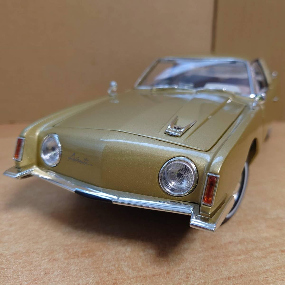1/18 シグネチャーモデルスチュードベーカー・アヴァンティ 1963 中古美品 Amazon.co.jp: 1/18 スチュードベーカー・アヴァンティ 1963