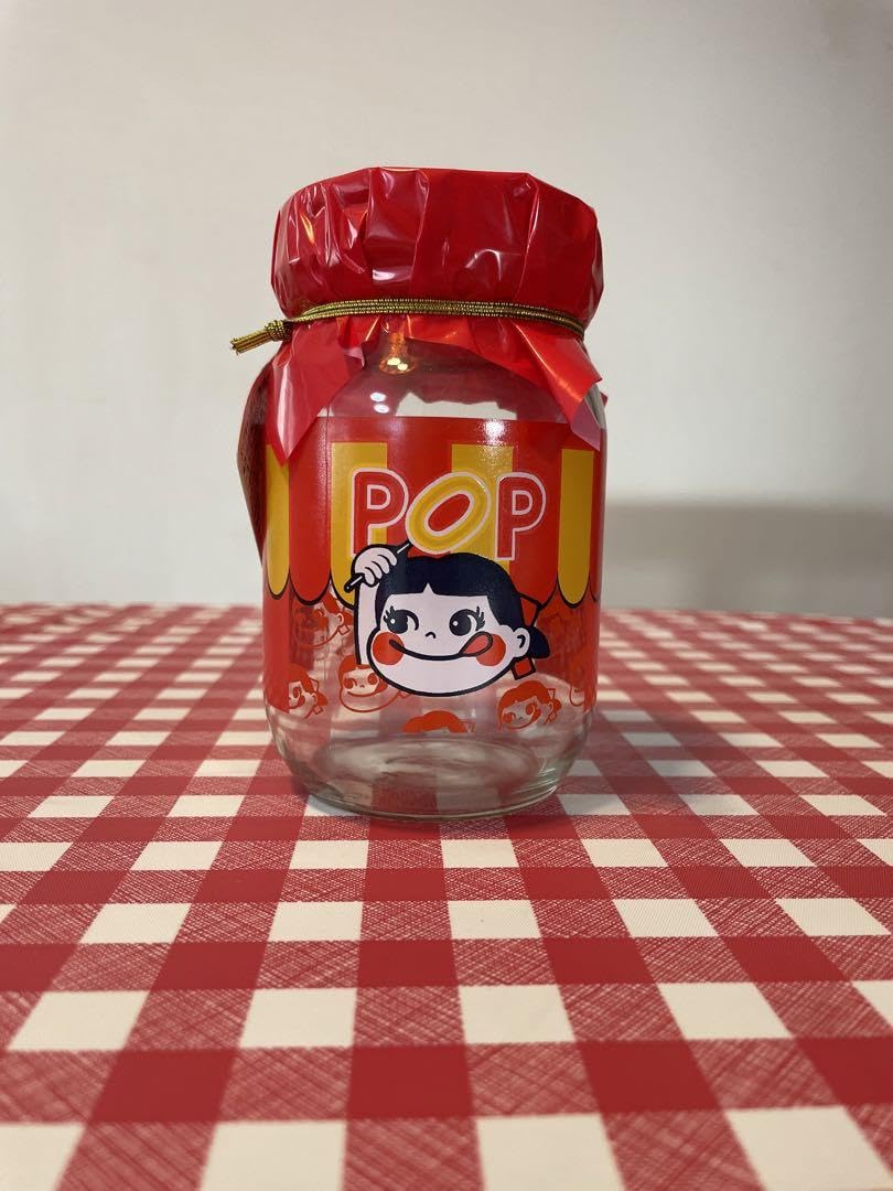 ペコちゃん　ミニ　店頭ペコちゃん人形　＆　復刻版　ポップキャンディ瓶入り Amazon.co.jp: 【インテリア】ペコちゃん ポップキャンディ柄瓶 ビン