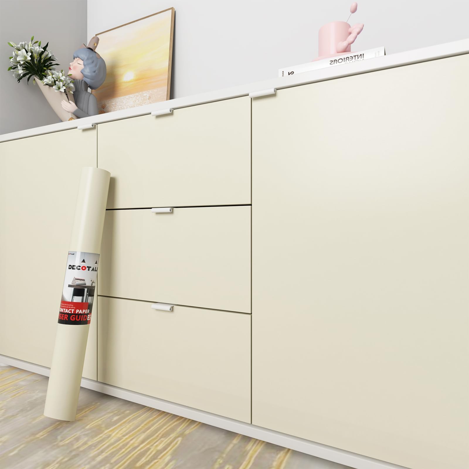 Papier peint beige pour armoires masquant les défauts des vieux meubles sans peindre