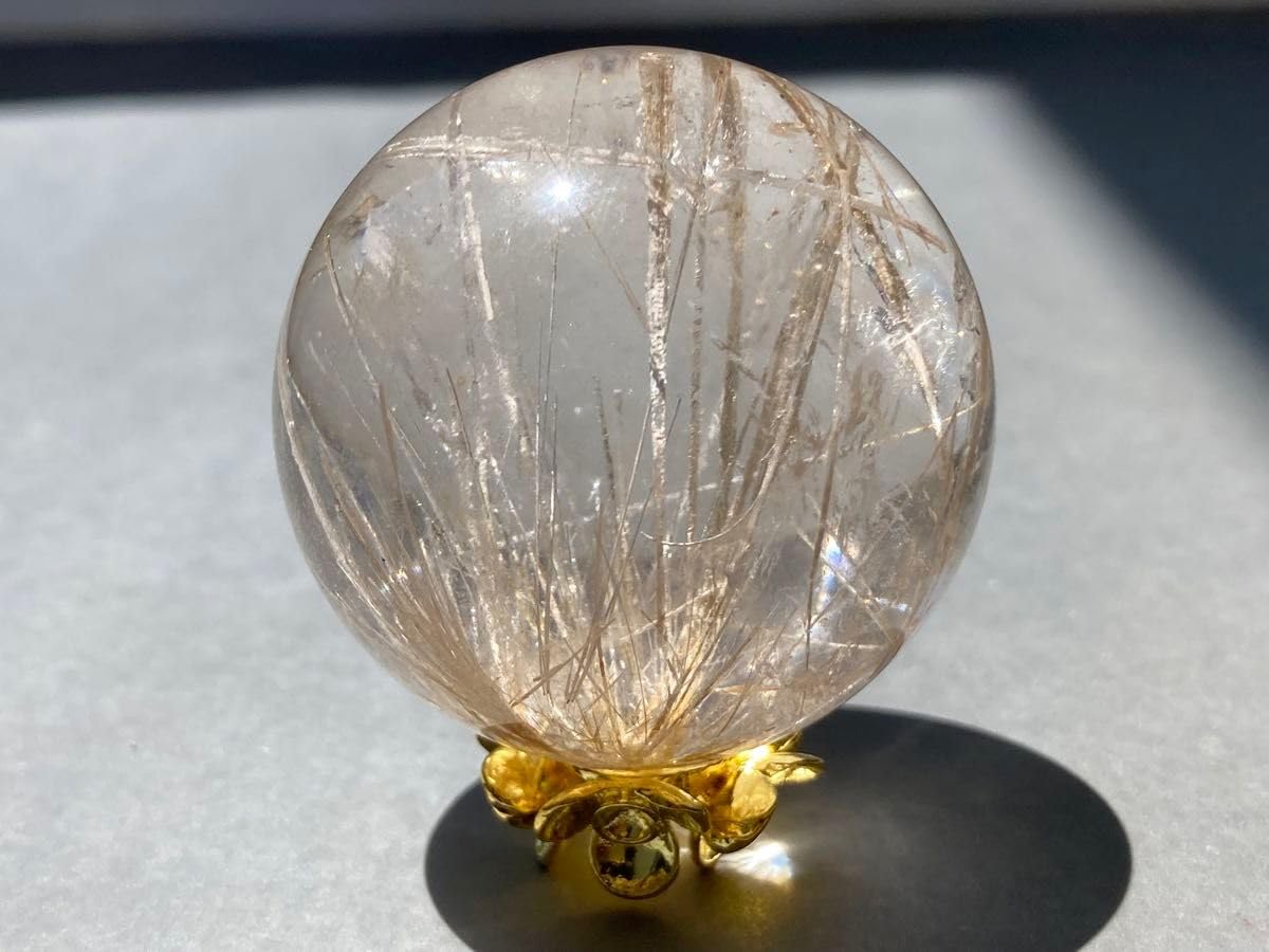 Amazon.co.jp: ホワイトスノールチルクォーツ スフィア 丸玉 虹入り