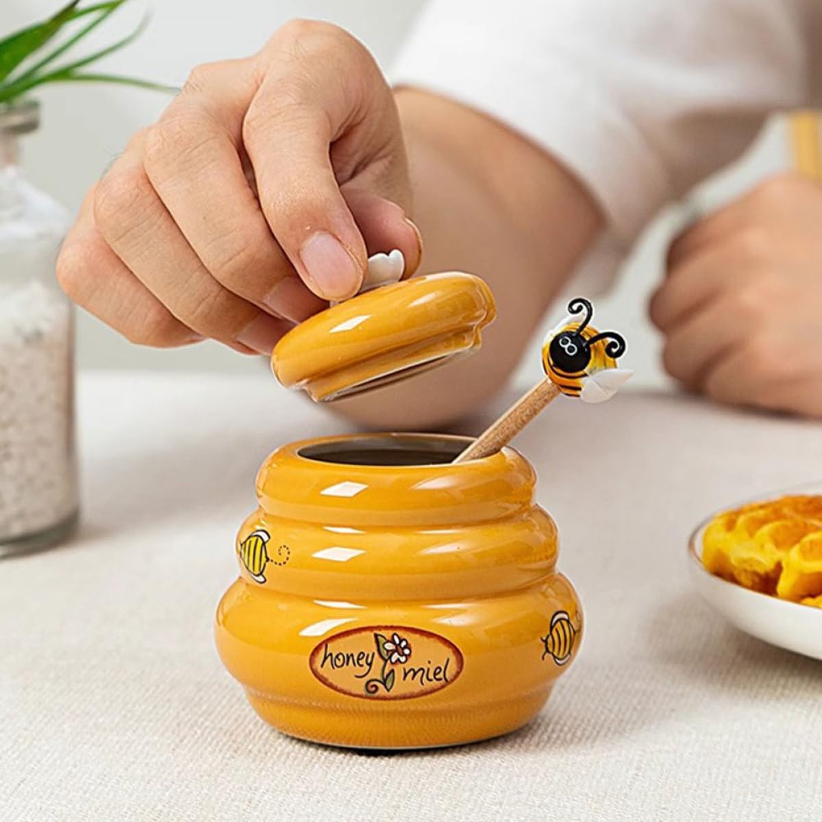 Keramik Honigglas 140ml mit Deckel und Schöpfkelle Kleiner Honigbehälter zur Aufbewahrung Tropffreier Honigspender für Küche und Tisch Wiederverwendbar