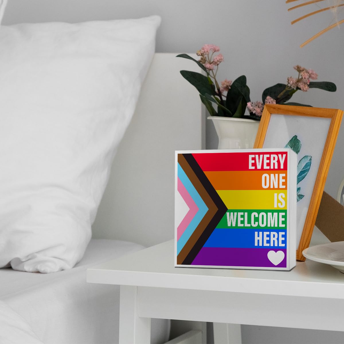 LGBT Pride - Cartello in legno con cornice in legno, motivo: cuori arcobaleno, con pannelli in legno classico, per lesbiche e gay, decorazione per LGBTQ Queer Gay Lesbian 17,8 x 17,8 cm