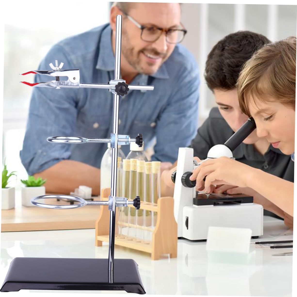 Laborständer aus Eisen mit Stabilem Fuß Laborhilfsmittel für Chemische Versuche und Experimente Geeignet für Instrumente und Kolben im Labor
