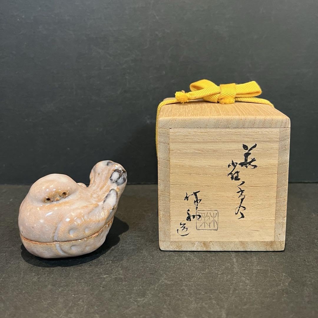 人間国宝　三輪休和 (十代 三輪休雪) 萩　雀　香合 共箱 茶道具 人間国宝 三輪休和 (十代 三輪休雪) 萩 雀 香合 共箱 茶道具