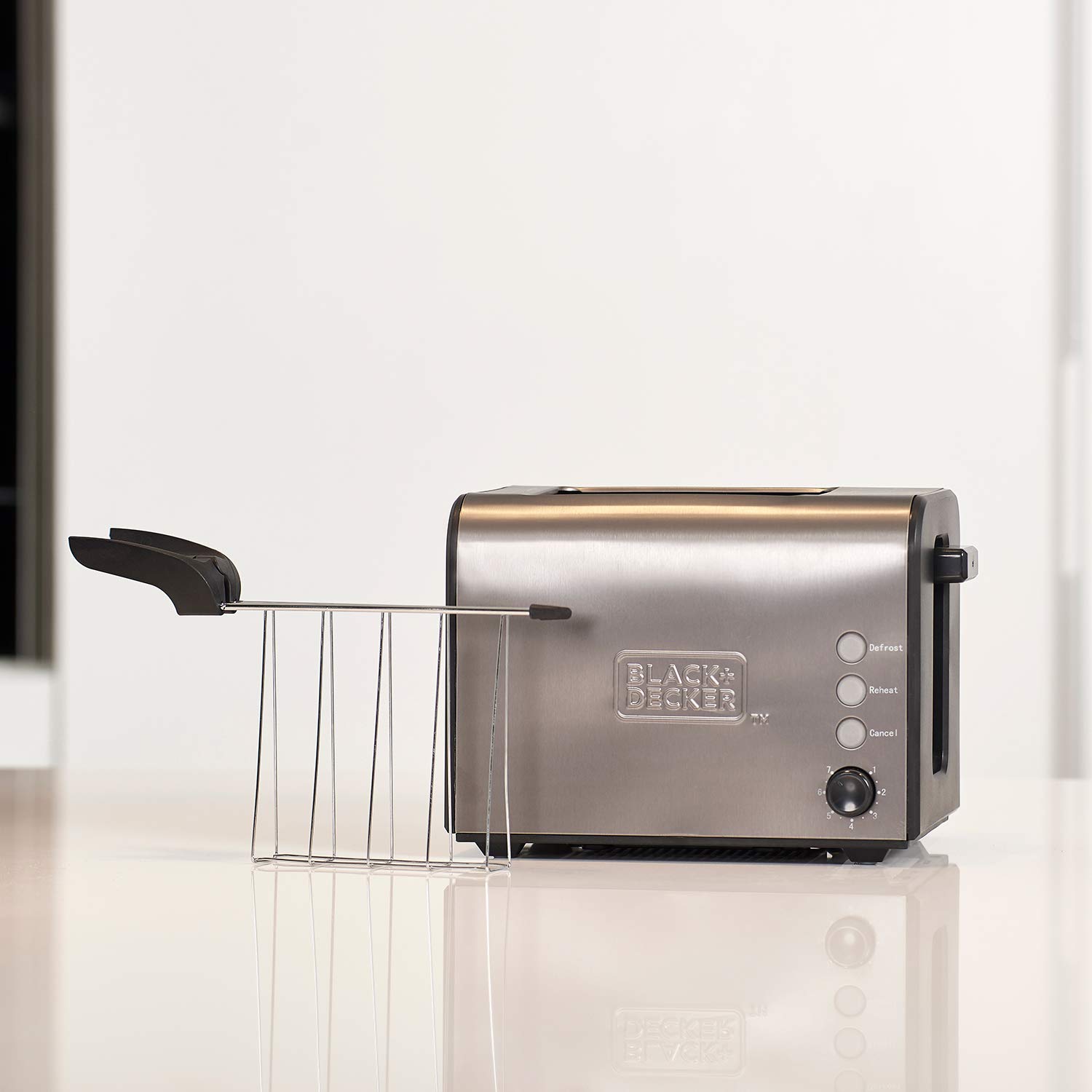Tostadora Black+Decker con 2 ranuras extra anchas y con accesorio para sandwitch. 900W. Inox