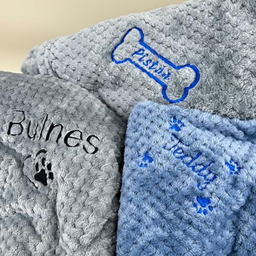 HERSTL Personalisierte Hundedecke, Bestickte Hundedecke Mit Namen Und Geburtsdatum, Kuschelige Pfotenabdruck-Haustierdecke Als Geschenk for Hunde, Welpen, Katzen Und Kätzchen(70X100cm)
