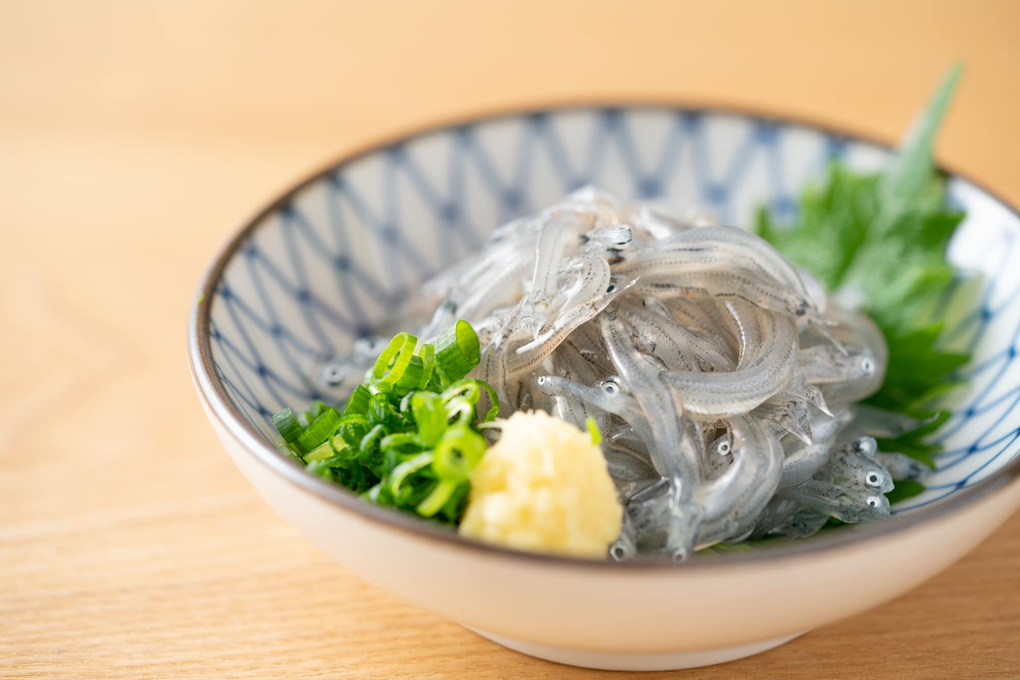 Amazon.co.jp: 鮮度の鬼 海鮮丼 いくら 生しらす セット (いくら250g +