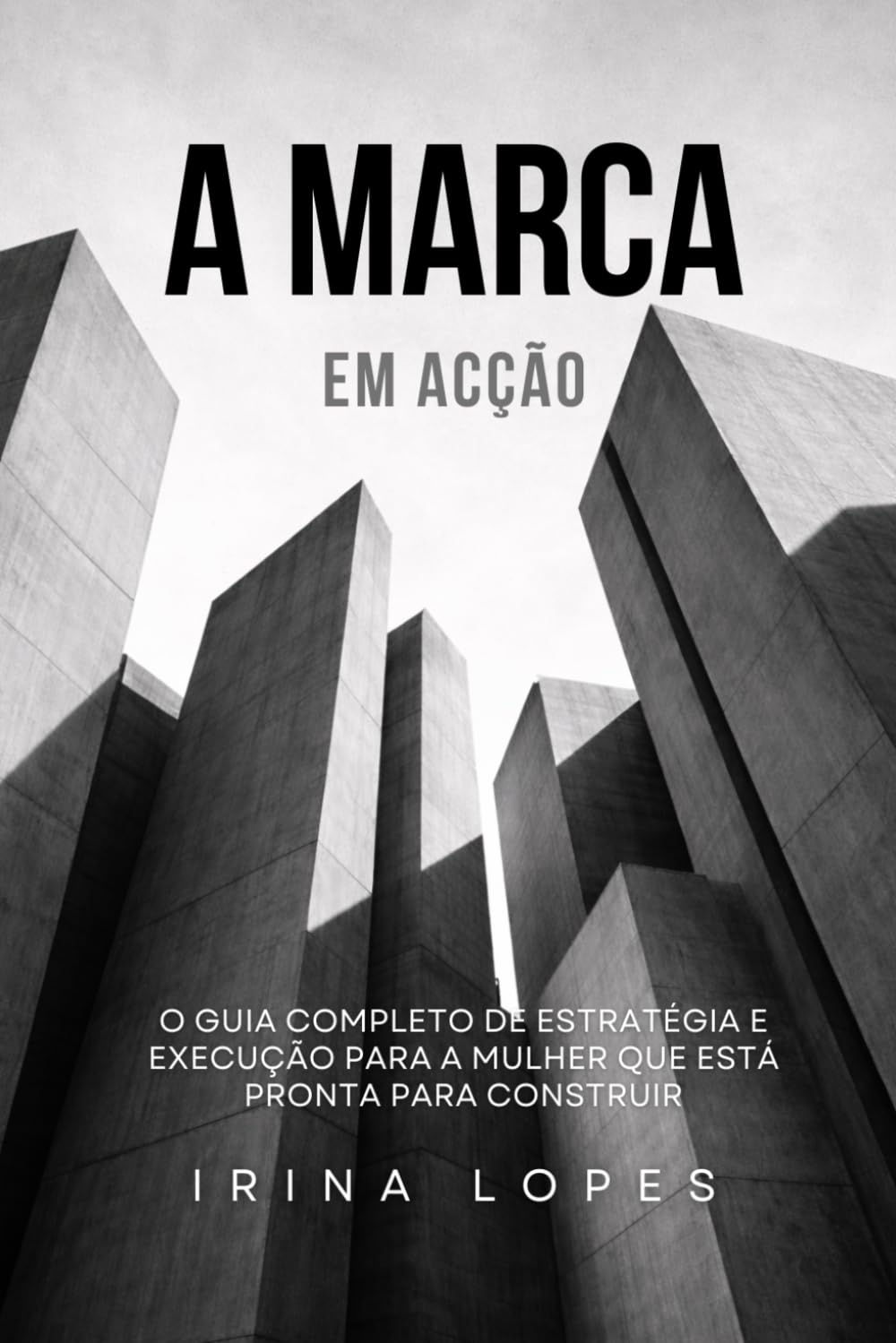 A Marca em Ação: O Guia Completo de Estratégia e Execução para a Mulher que Está Pronta para Construir