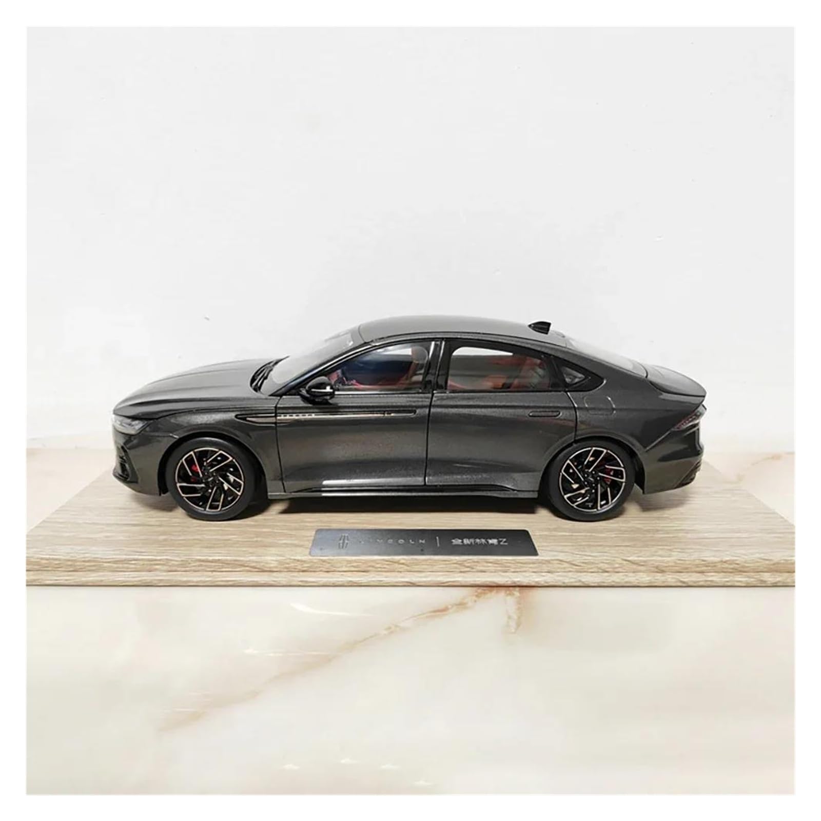 Metallo Scala Replica 1 18 Per simulazione Changan Lincoln ZI Ku Modello di auto in lega pressofusa Collezione decorazioni per la casa Hobby Veicoli Giochi Set