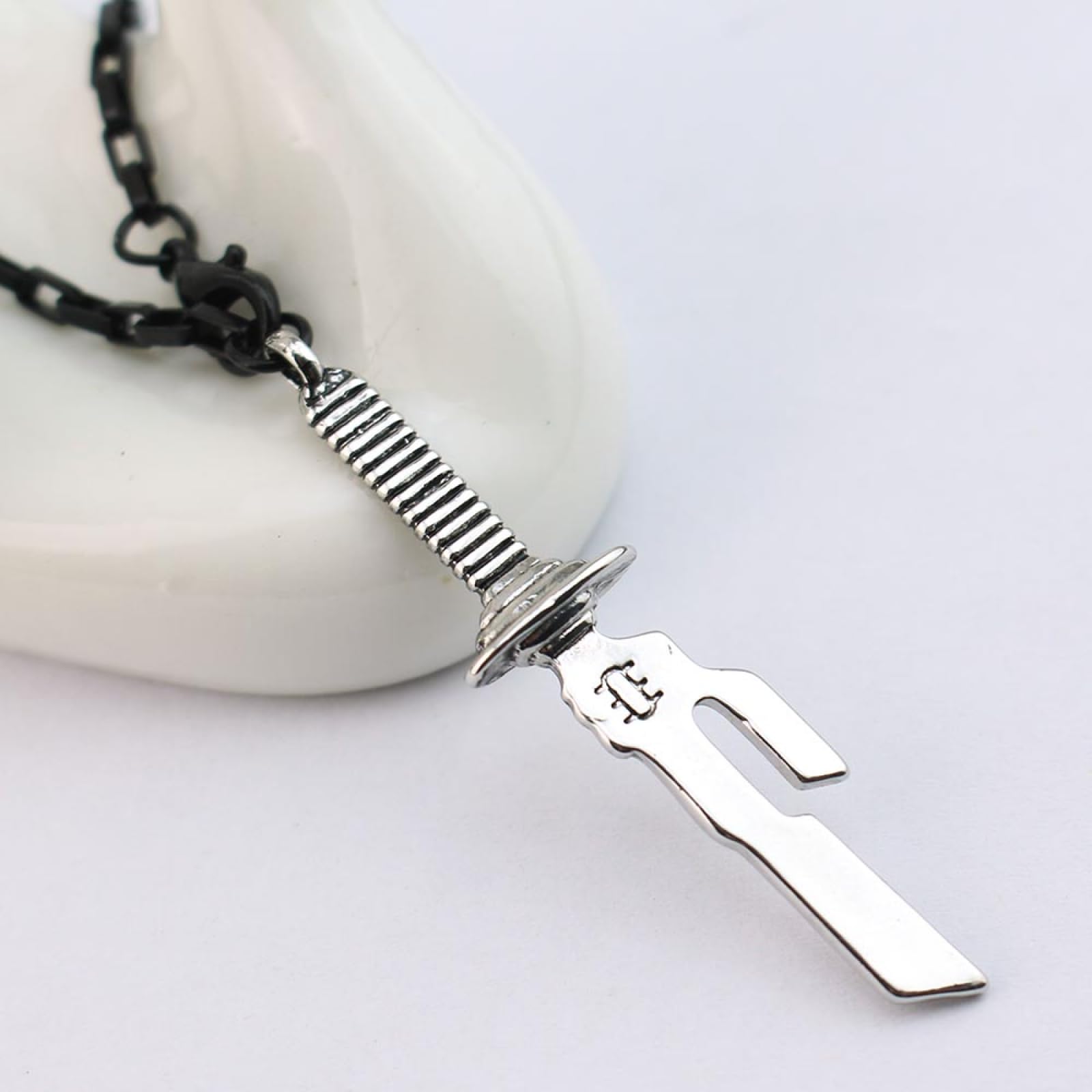 Neutralny naszyjnik wisiorek Jujutsus Kaisen Unisex naszyjnik Fushiguro Toji Retro Punk komiks wisiorek miecz włócznia Tianri nóż choker akcesoria prezentowe regulowana biżuteria prezent