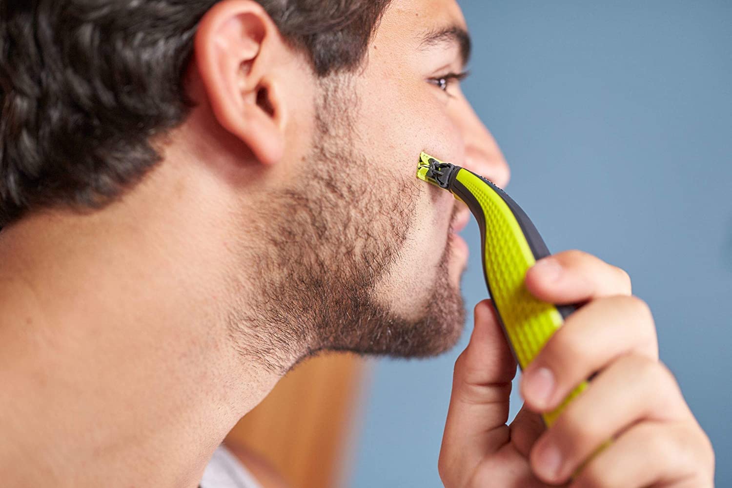 Philips OneBlade - Rasoio Elettrico Verde per Uomini con 3 Pettini e Tecnologia OneBlade, Testina Flessibile, Batteria Ni-MH Ricaricabile