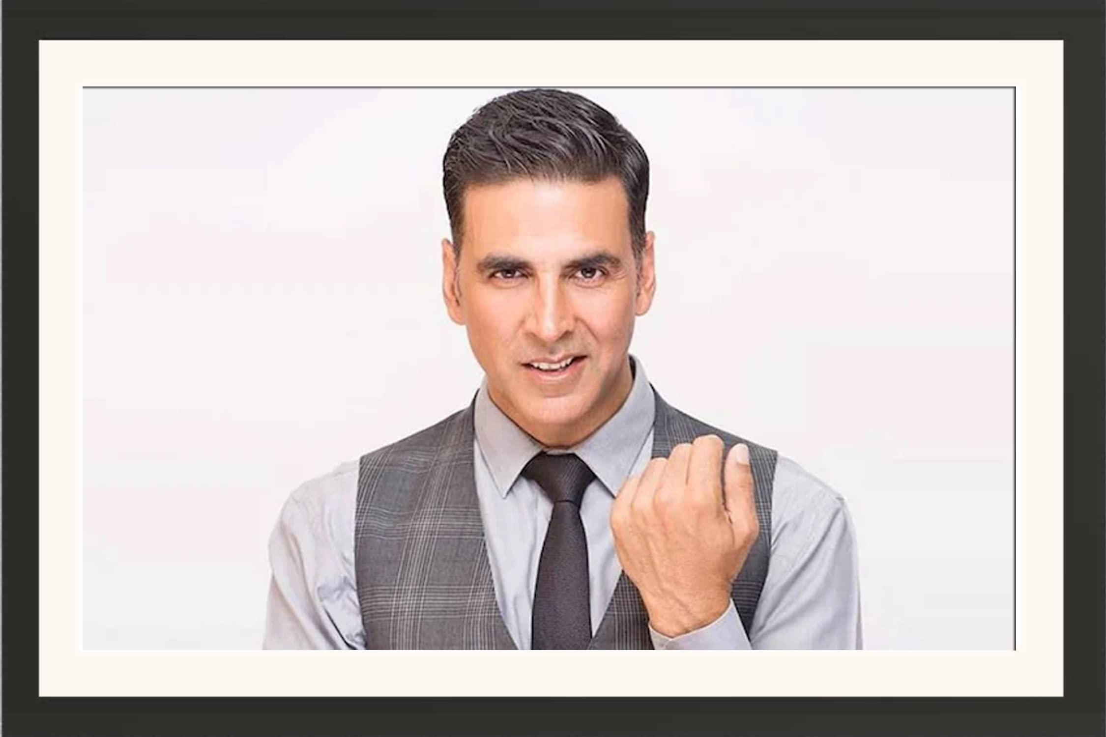 STUDIO AVINASH Akshay Kumar Wall Hanging Framed Photo Without Glass For Home Decor, Office, Living and Bed Rooms (13 X 18 Inch)
