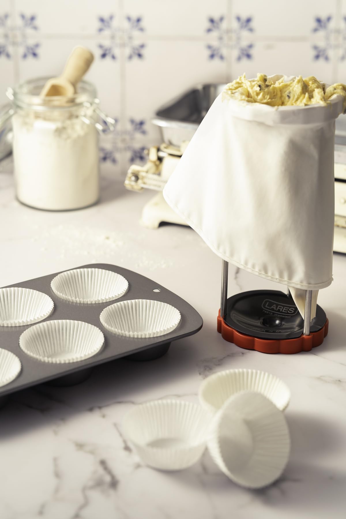 Lares Soporte para mangas pasteleras de acero inoxidable, soporte para relleno, estable fabricado en Alemania, soporte para manga pastelera para rellenar bolsas pasteleras, ayuda de decoración