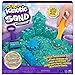 Produktbild Kinetic Sand Schimmer Sandbox Set - mit 454 g schimmerndem magischem kinetischem Sand in Petrol, Spielwanne und Zubehör für kreatives Indoor-Sandspiel, für Kinder ab 3 Jahren