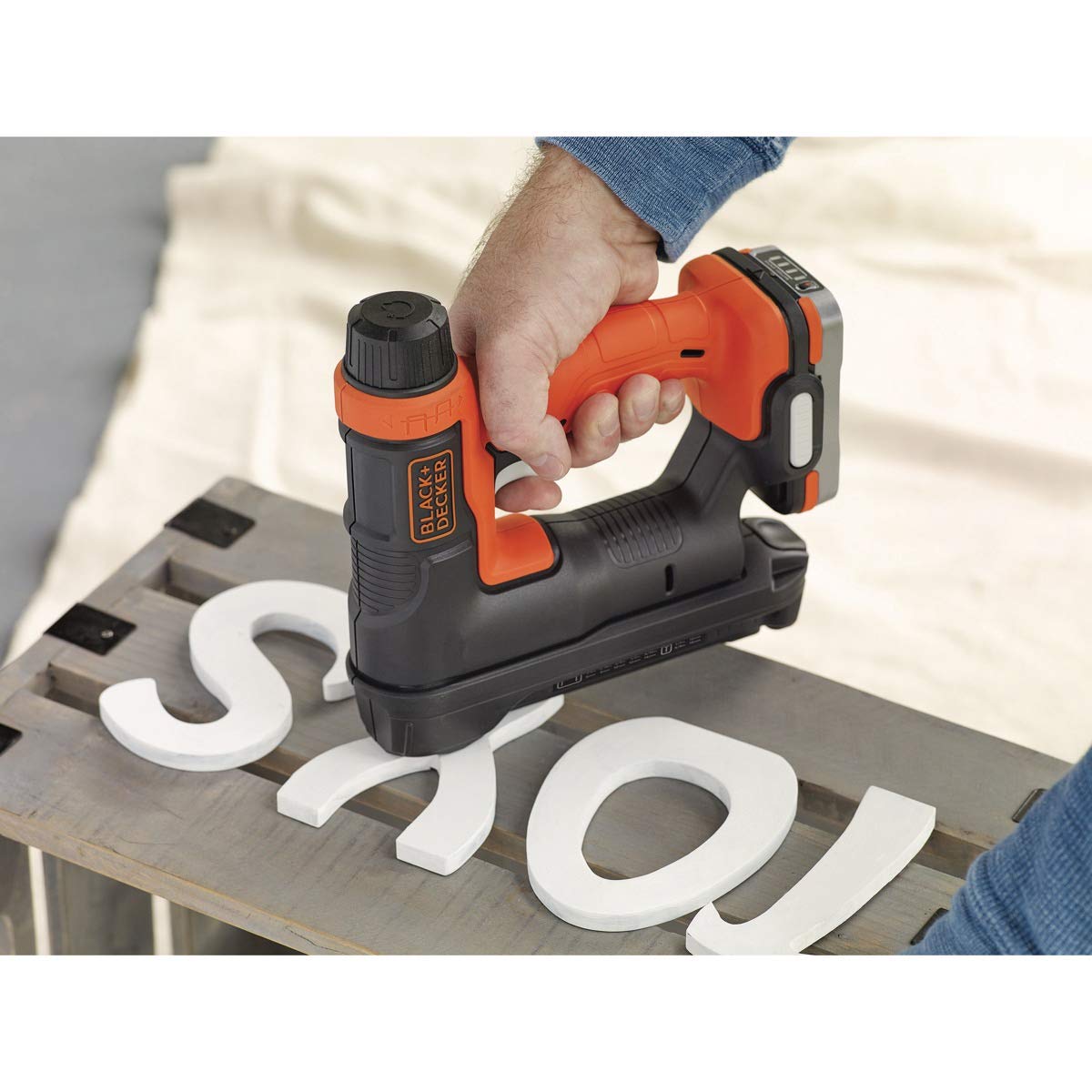 Black+Decker Bdct12N-Xj Pistola Graffatrice/Chiodatrice 12V (Unità senza Batteria e senza Caricabatterie), Arancione
