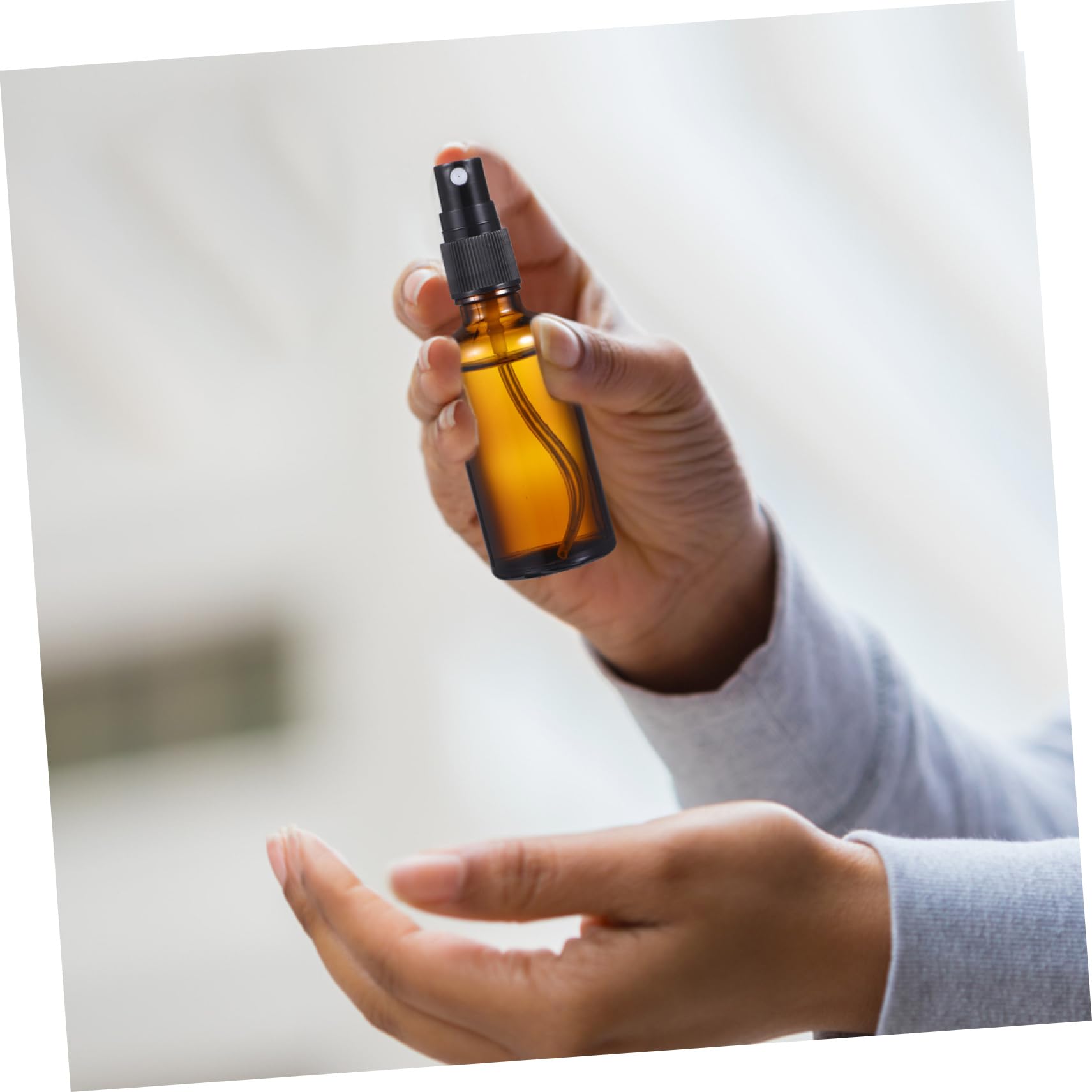 Ipetboom 10 Pezzi Flaconi Spray in Vetro Marrone Ricaricabili da Viaggio | Capacità 10ml e 50ml, Formato Compatto Riutilizzabile, Adatti per Essenze