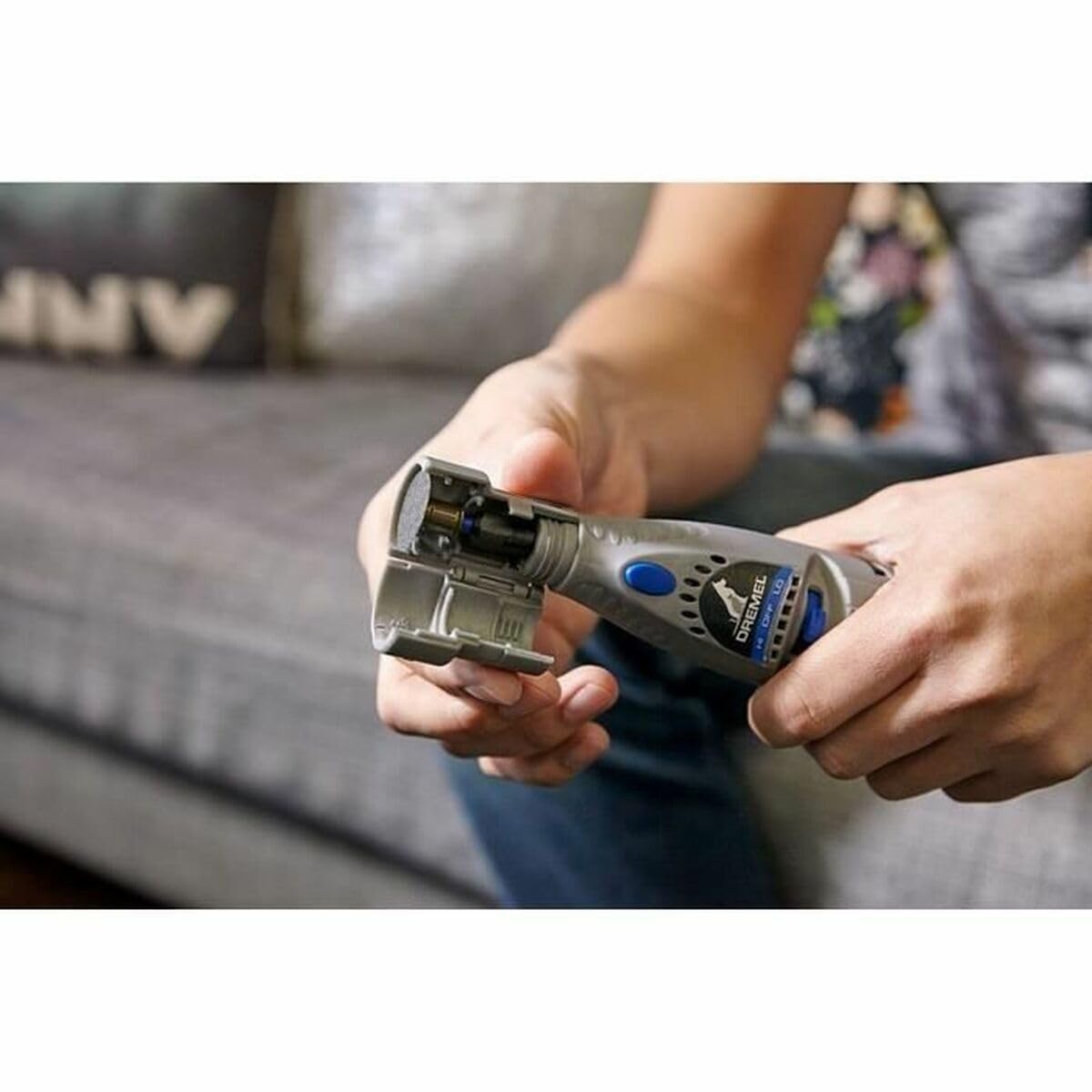 Dremel 7020 PGK Lima de Uña Eléctrica para Mascotas, Amoladora para Perros a Batería de 6V, Velocidad Variable, incluye Mandril y 4 Discos de Lija, Cabezal Protector y Profundidad de Corte Ajustable