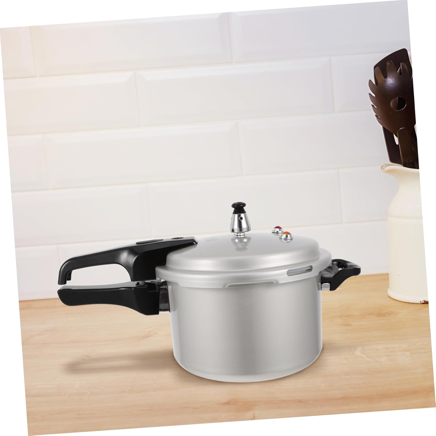 Pressure Cooker Aluminum Kitchen Pressure Pot for Gas and Induction Stoves Easy to Clean for Steaming Stewing and Soups