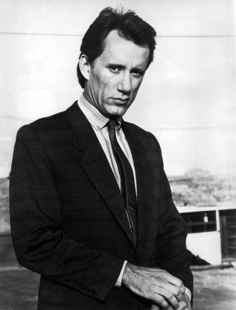 Amazon.co.jp: ジェームズ・ウッズ スーツを着たアウトドア