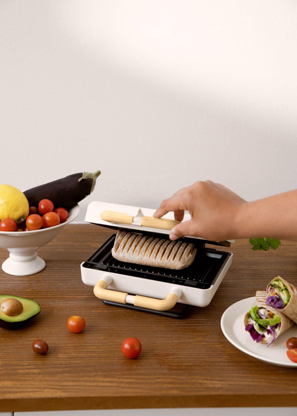CREATE/STONE STUDIO/Tostiera per panini, grill e waffle Bianco sporco / 3 piastre intercambiabili: Grill, waffle e panini, antiaderente, apertura 100º, retro, 800W