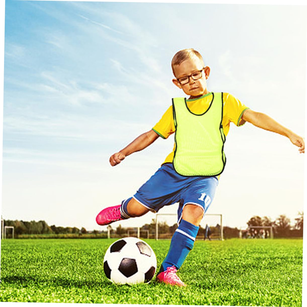 BRIGHTFUFU 8pcs Breathable Quick-drying Soccer Vests for Boys and Girls Comfortable Training Pinnies Fluorescent for Football Practice and Team Activities