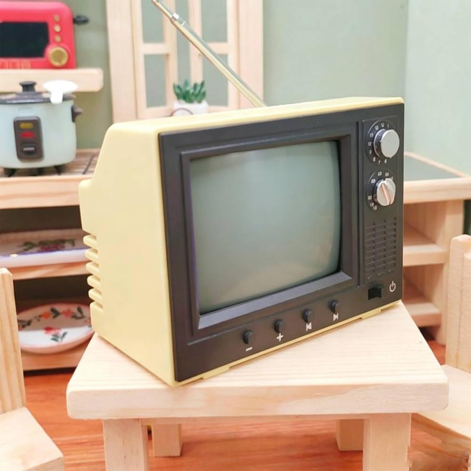 Mini TV a cartoni animati con film nostalgici Mini Retro TV ricaricabile Lettore di cartoni animati leggero tascabile per scene di casa delle bambole e decorazioni da collezione