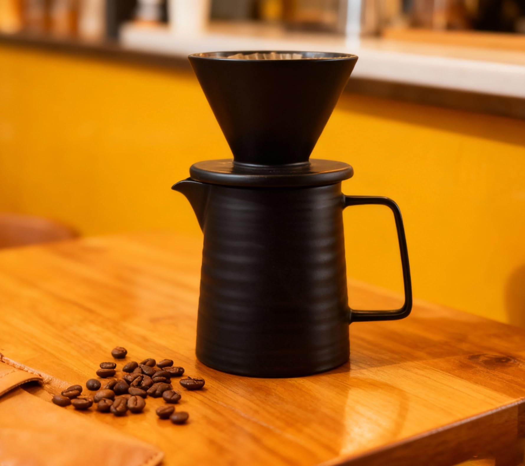 BeeCa Set di caffettiera in ceramica, con gocciolatore V60 da 1 a 2 tazze, include filtri di carta, mantiene il calore ottimale per casa, ufficio o bar, nero