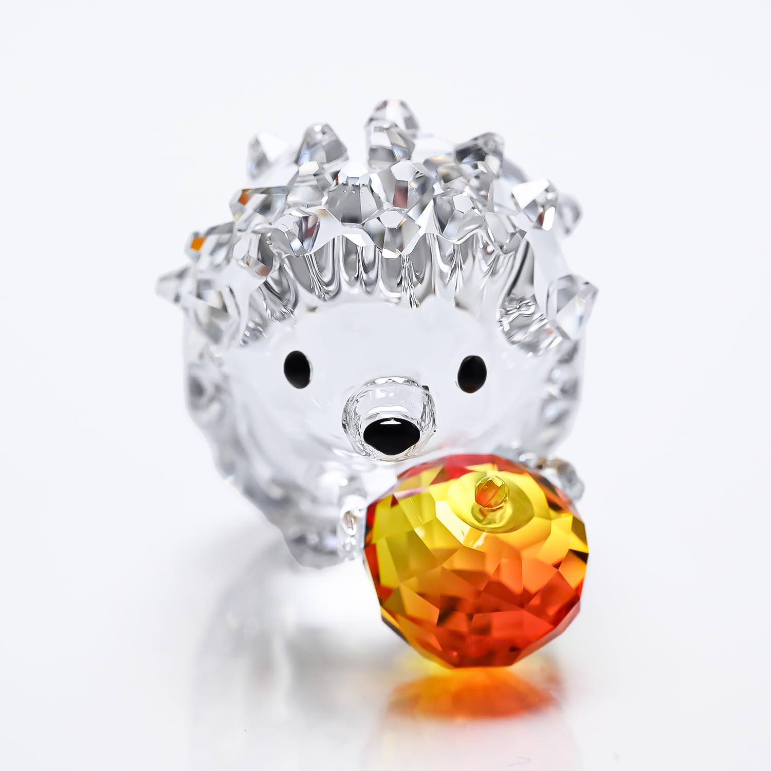 スワロフスキー　ハリネズミとリンゴのフィギュリン Amazon.co.jp: フィギュリン ハリネズミとリンゴ フィギュア