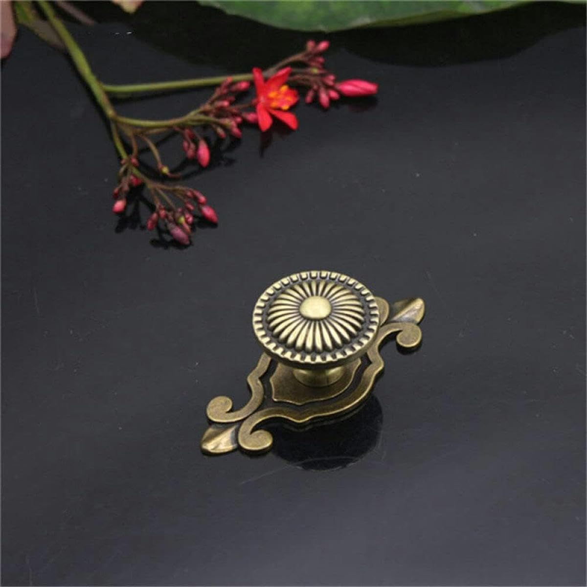 Poignée de penderie zinc noir bronze pour remplacer un bouton de meuble cassé