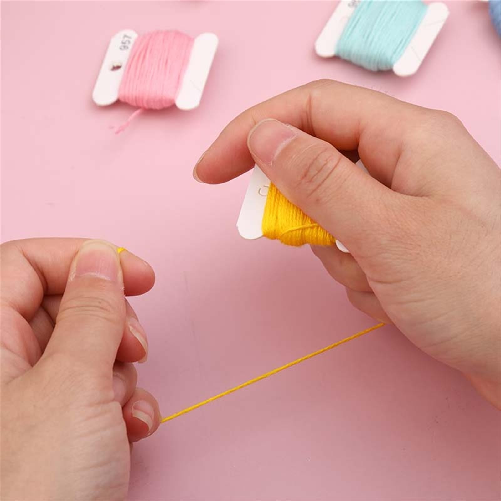Stick Garn 150 Farben Set Stickgarn Hochfestes Kreuzstich-Nähgarn DIY Craft Organizer Box Threads für Bastelarbeiten