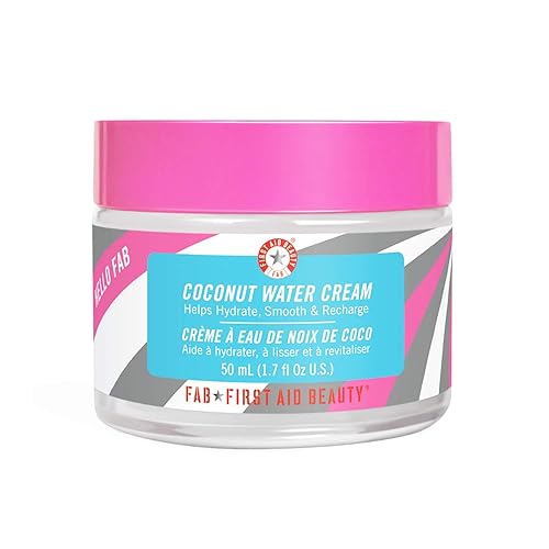 First Aid Beauty Hello FAB - Crema de agua de coco  Hidratante facial ligero sin aceite  17 onzas