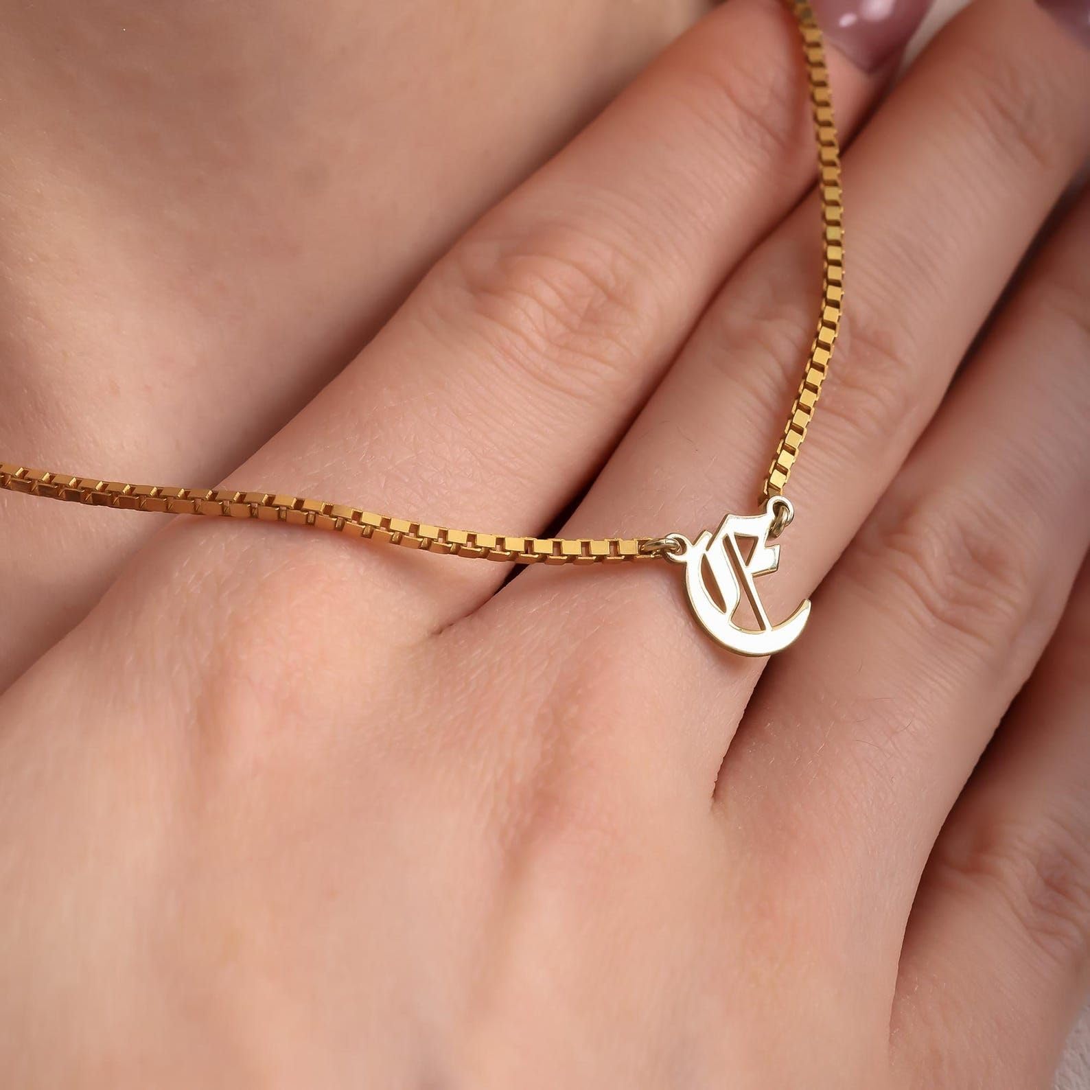 Stile gotico antico collana con iniziale, personalizzato gotico catena Figaro argento ciondolo gioiello