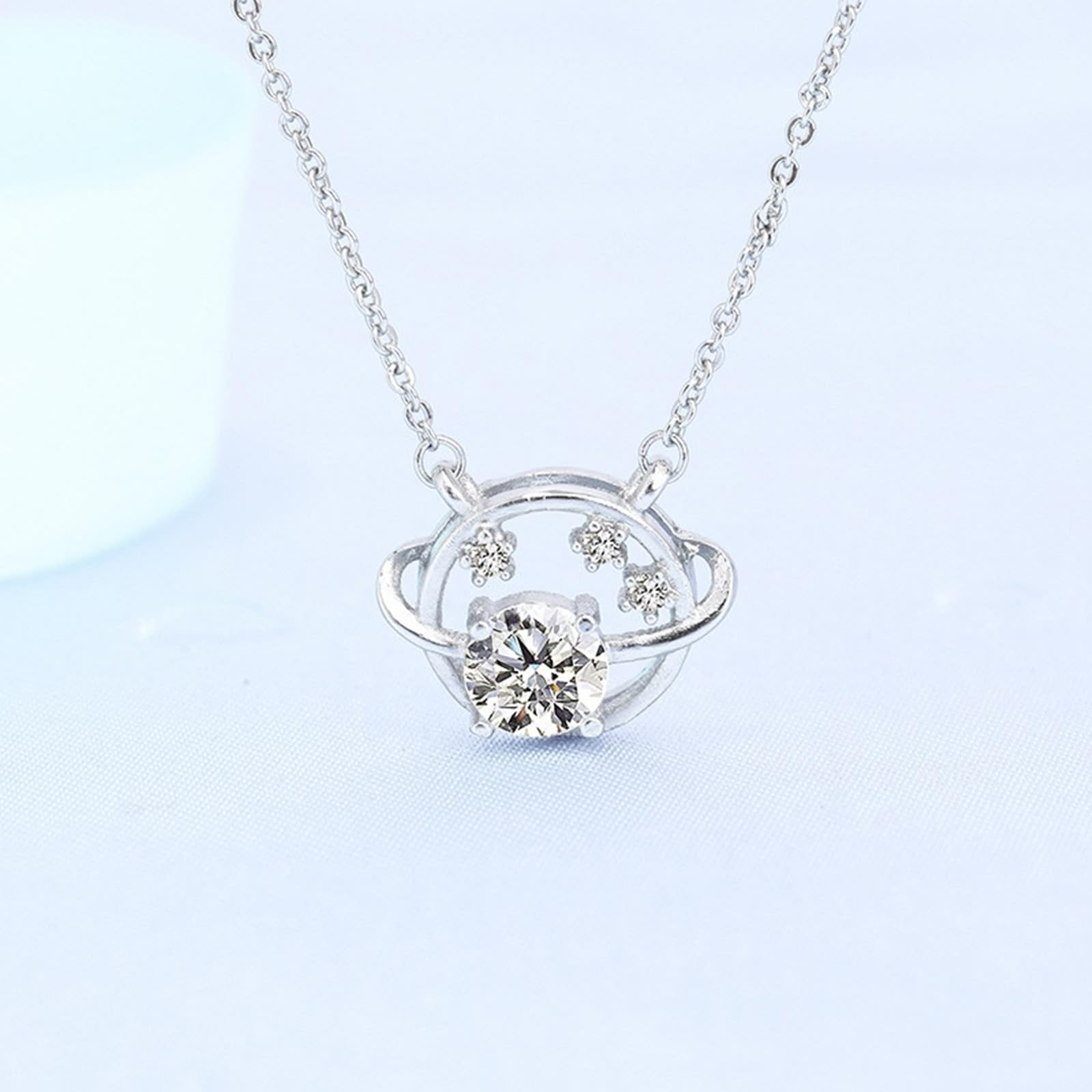 18K weiße Anhänger-Halskette für Damen, Charm-Choker, zierliche Halsketten, hohler Planet-Stern mit Lab-Diamant-Kette für Damen