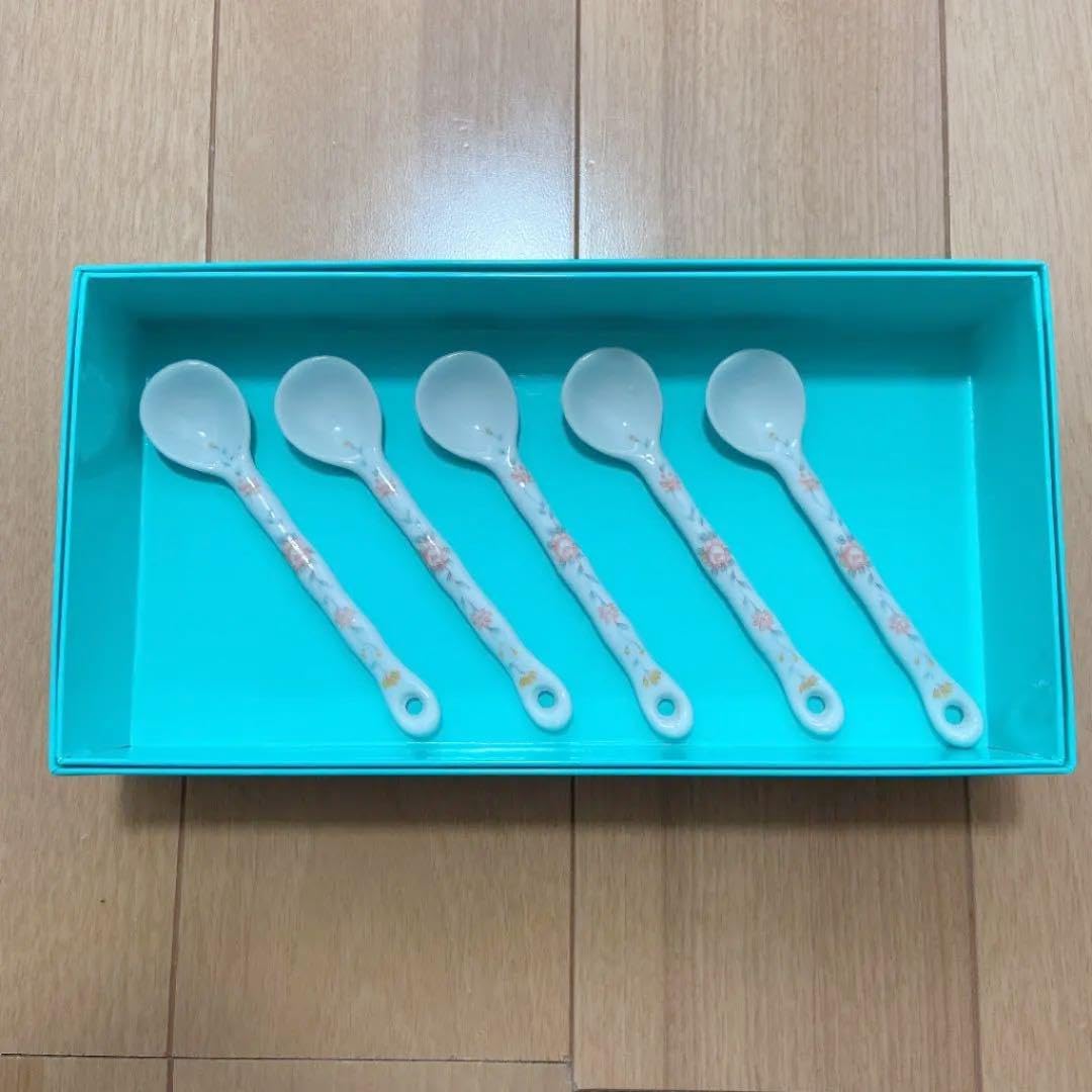 純銀950花柄ティースプーン6本セット　超美品 お花柄のティースプーン 純銀950花柄ティースプーン6本セット 超美