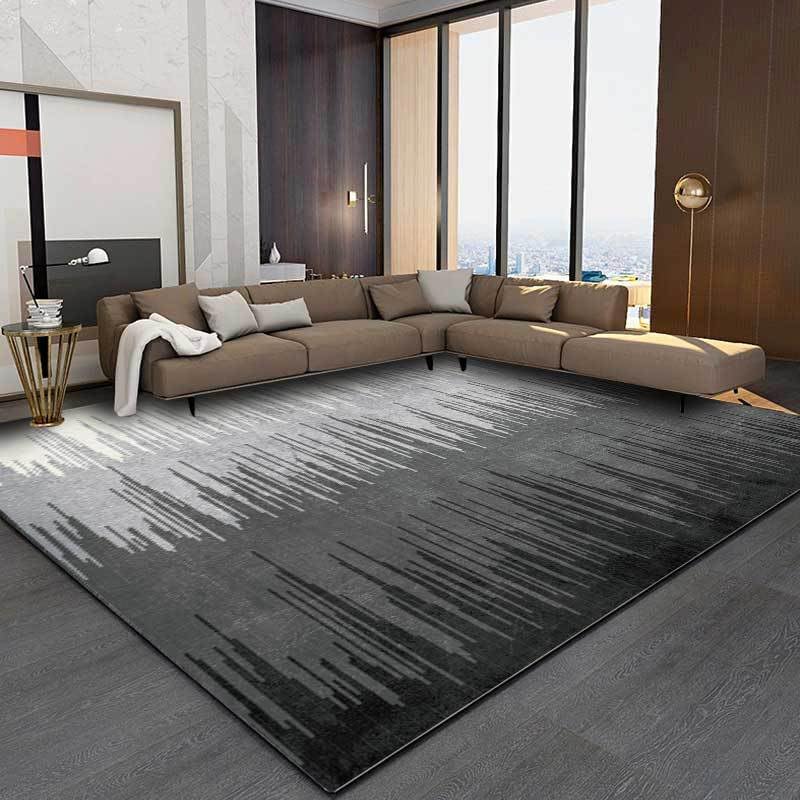 Tapis abstrait noir et gris pour réchauffer l'ambiance de votre salon