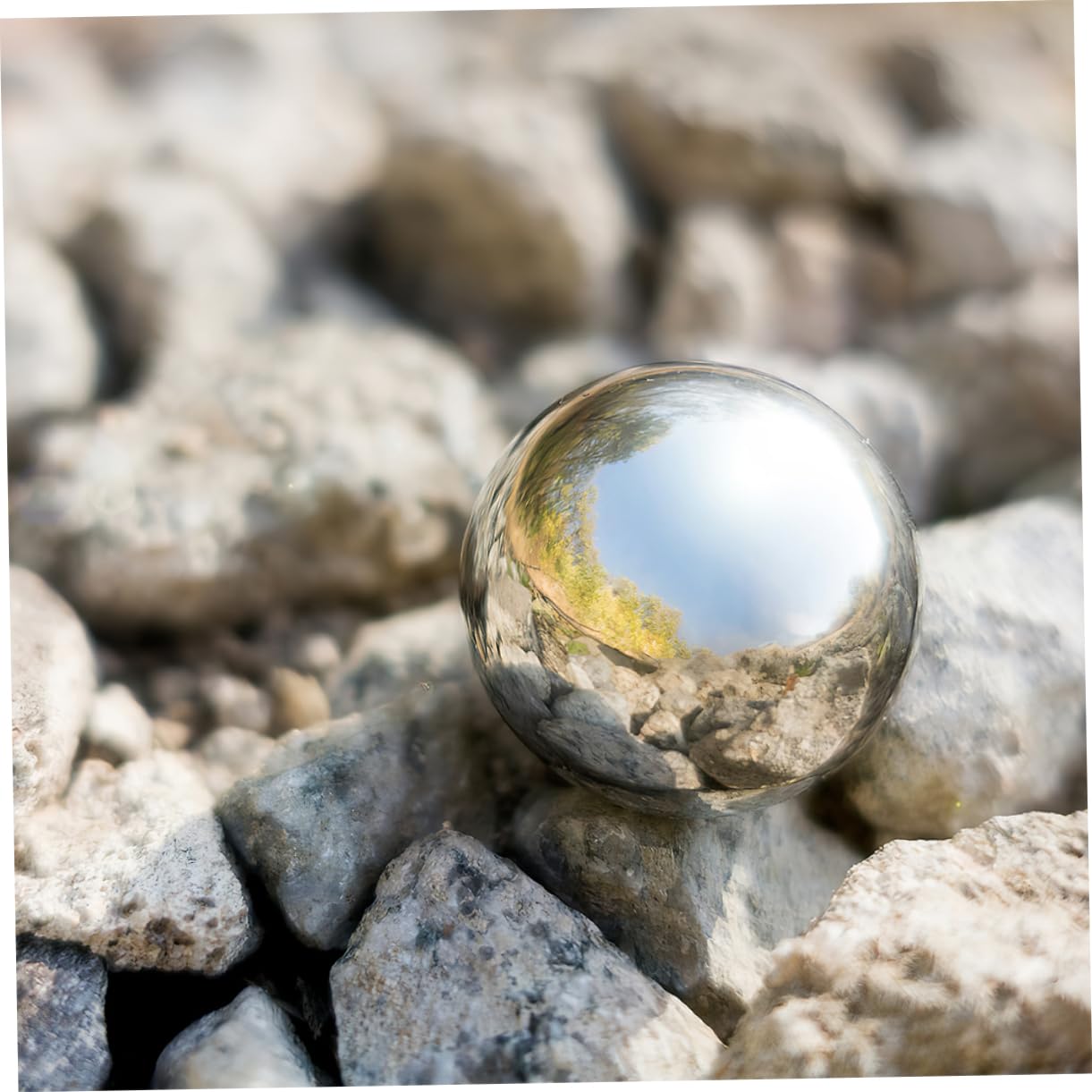 Gartenkugel aus Edelstahl Spiegelpolierte Kugel mit Reflektierender Oberfläche Leichtes Kugelornament für Stilvolle Gartendekoration im Außenbereich