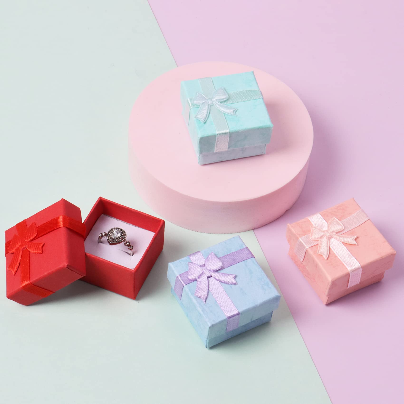 Confezione da 24 scatole regalo per anelli, 4 x 4 cm, con coperchio e fiocco, piccole scatole regalo per gioielli anelli, orecchini, nero