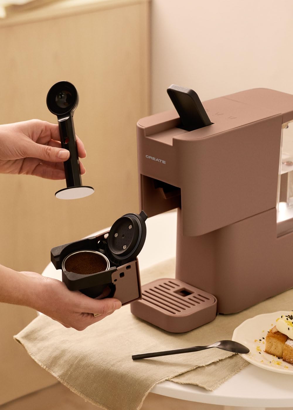 CREATE / THERA STUDIO/Mehrkapsel-Espresso- und Mahlkaffeemaschine Mokka/Touch-Bedienfeld, 19 bar, programmierbar, 3 austauschbare Adapter, Anti-Vibrationssystem, 1450W