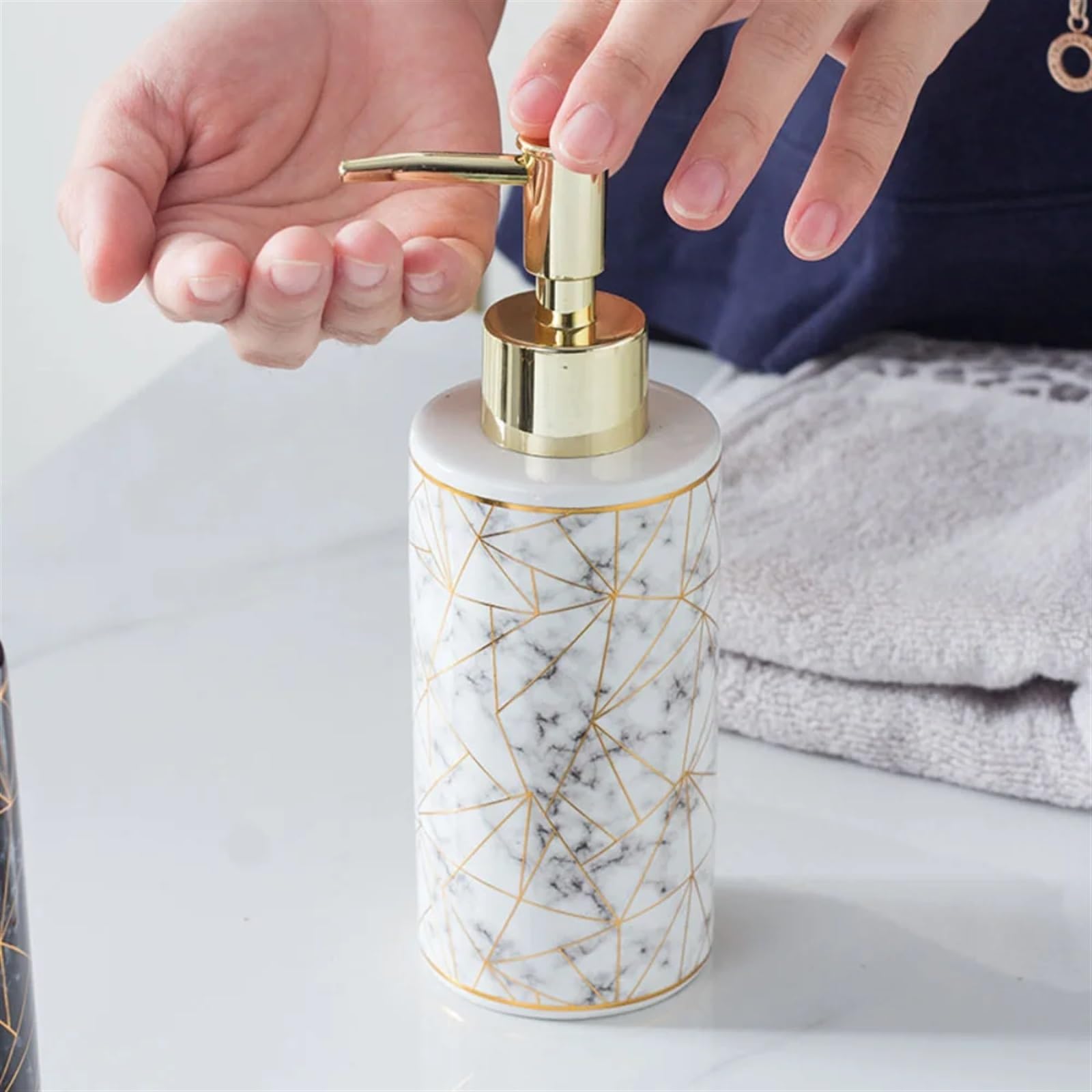 Seifenspender aus Keramik in Schwarz und Weiß, Marmor, Lotion- und Shampoo-Flasche für Badezimmer, Küche, stilvolles und modernes Wohnaccessoire