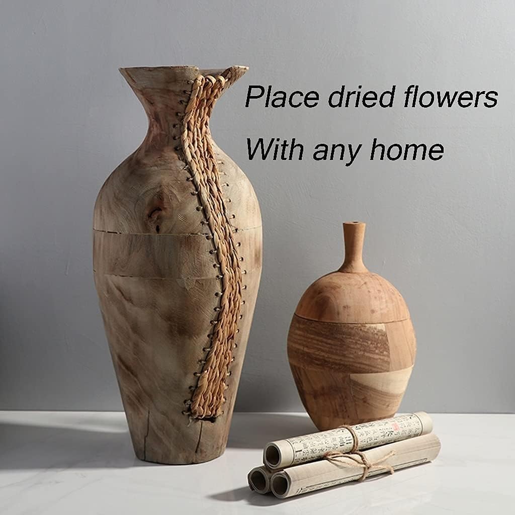 Vaas van natuurlijk hout: houten sculptuur, decoratie in landelijke