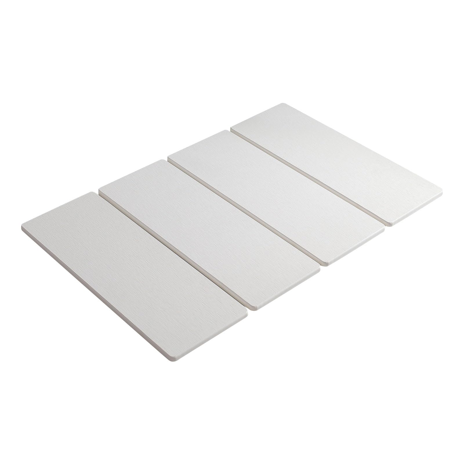 Tapis de séchage en diatomite sur plan de travail pour une cuisine rangée