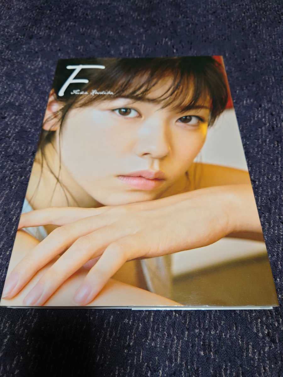 Amazon.co.jp: 小芝風花 写真集「F」初版 : おもちゃ