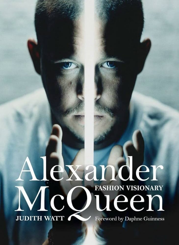 洋書 ALEXANDER McQUEEN FASHION VISIONARY Alexander McQueen: fashion visionary | Amazon.com.br